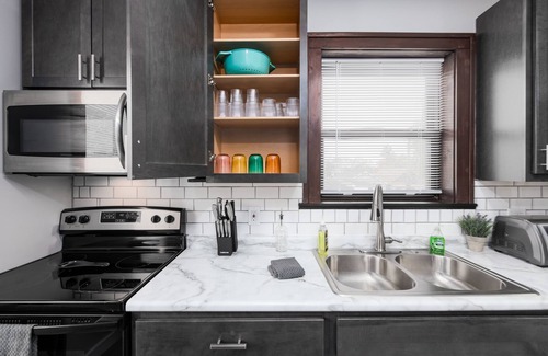 St. Louis Apartment | New 3 Bedroom City Escape