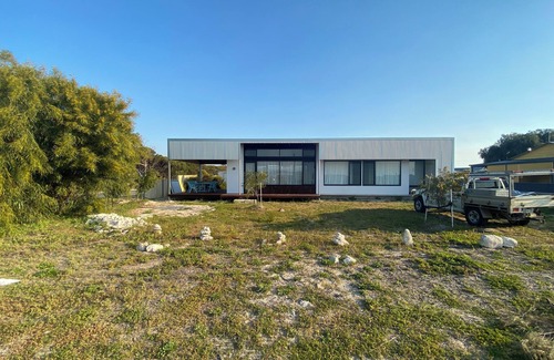 Lancelin House | New 3-bedroom house with 270 degree bush/dune views, WiFi and AC in Lancelin