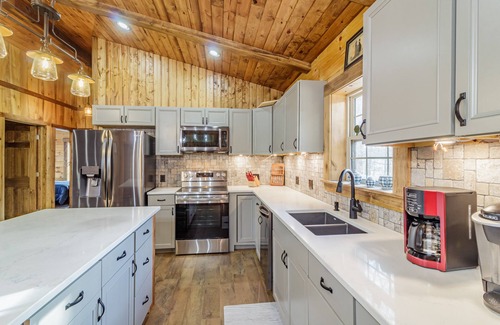 West Union Cabin | New 3 Bedroom Log Cabin nestled in the woods with one acre fishing lake .