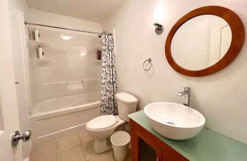 Halifax House | New! 3 Bedroom Townhouse with Indoor Bathtub