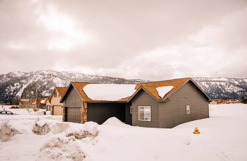 Donnelly House | NEW 3King beds/2 bath, views, near Tamarack, Lake Cascade, kids/pet-friendly,