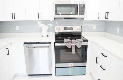 St. Petersburg House | New! 4-2 Home near St Pete Pier