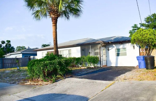 St. Petersburg House | New! 4-2 Home near St Pete Pier