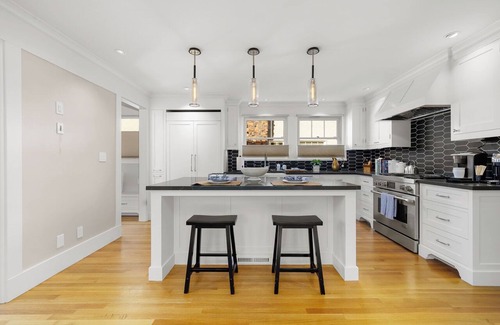 San Diego House | NEW 4 Bed, 4.5 Bath, 3 En-Suite, Across the Street From Balboa Park, Parking
