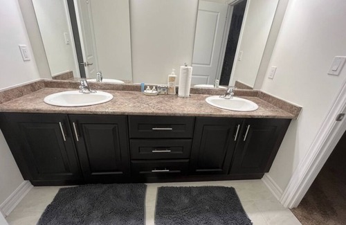 Tillsonburg House | New 4- Bedroom home in quiet neighborhood