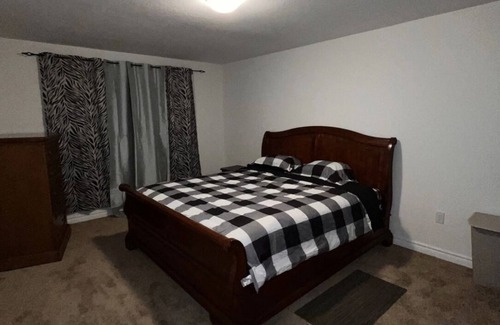 Tillsonburg House | New 4- Bedroom home in quiet neighborhood