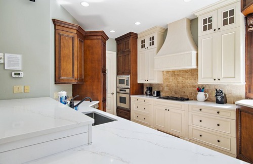 St. Tropez House | ~ New ~ 4Br/3.5Ba ~ Luxury Home ~ 5 Minute Walk to beach
