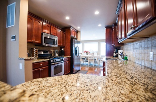 Southend House | New 4BR Beach Block Home-Location, Location, Location!