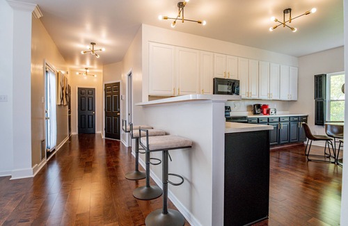 The Gate House | NEW 4BR house w/2 King Suites Garage Parking