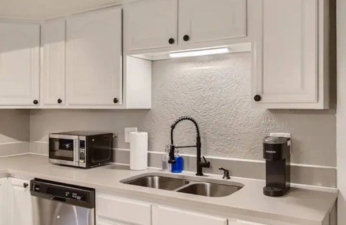 Lamar Heights Area House | New! 4BR Retreat | Ping-Pong | Marvel Kids Rm