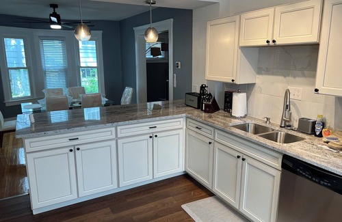 Eastside House | New 5 Bed 2 Bath near Syracuse University and Downtown with Plenty of Parking
