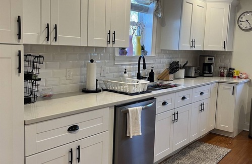 Goshen House | New 5 Bedrm/3bath + Swim Spa & Huge Outdoor Space