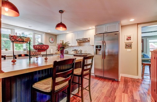 Williamsville House | *New!* A Lovely VT Home with a Hot Tub, Near Rock River and Skiing