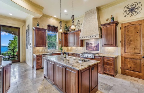 Comanche Trail House | NEW Above Palms I Pool&Spa I Views I Lake Travis I Family Fun I Services