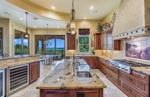 Comanche Trail House | NEW Above Palms I Pool&Spa I Views I Lake Travis I Family Fun I Services