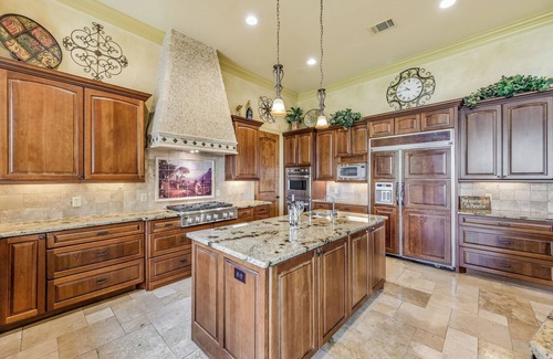 Comanche Trail House | NEW Above Palms I Pool&Spa I Views I Lake Travis I Family Fun I Services
