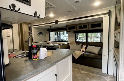 Seaboard Industrial House | NEW + ADVENTUROUS 2 bedroom Disney Camper/RV!