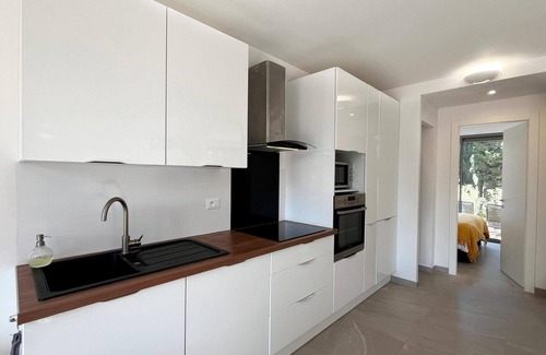 Saint-Raphael Apartment | New air-conditioned apartment in house + peaceful garden just 500m from the sea.