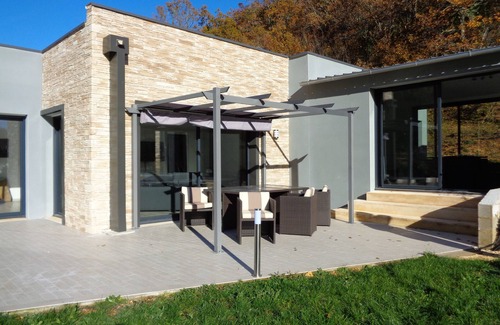 Orliaguet Villa | New and near Sarlat, a contemporary villa with heated indoor pool
