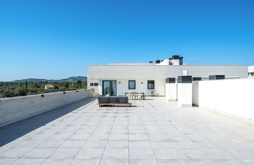 Roques Daurades Apartment | New apartment 'Penthouse Faro' with Sea View, Wi-Fi and Air Conditioning