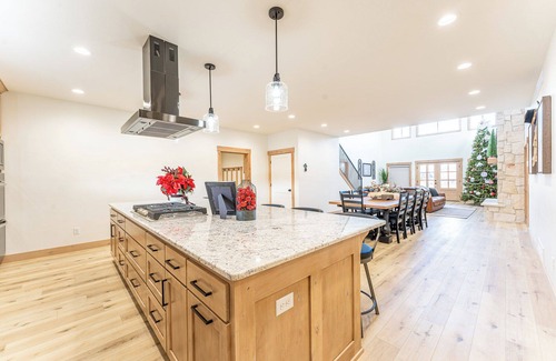 Lava Hot Springs House | New barndominium with a theater room, AC, large gourmet kitchen with views