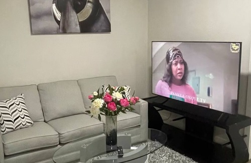 West Edmonton House | New Basement suite in Upland