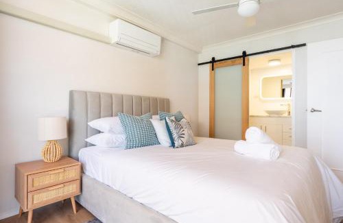 Surfers Paradise Apartment | New! Beachfront Bliss 2 bed 2 bath Stunning Ocean views