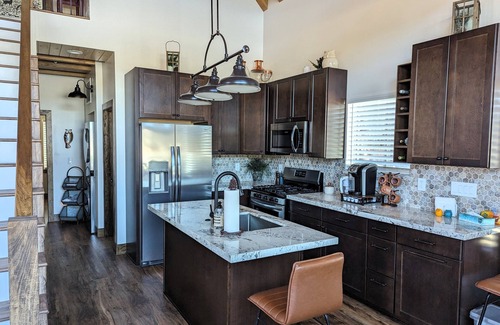 Woodlands House | NEW Big Bear Family Cabin & Bestselling Thriller Author Retreat