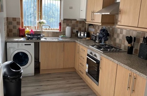 Oldbury Apartment | New Birmingham Rd, Tividale, 2 twin rooms, parking