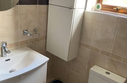 Oldbury Apartment | New Birmingham Rd, Tividale, 2 twin rooms, parking