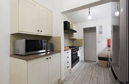 Portsmouth Apartment | NEW! Bloomfield Haven | 2 BR w/Garden