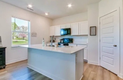 Maxwell House | New build! 4BR, Family+Pet Friendly,nYard+Garage