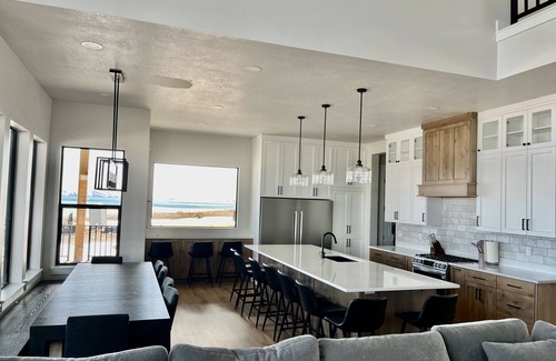 Fish Haven House | NEW BUILD! Bear Lake Escape. Spacious 6-bedroom house w/Private Beach Access!