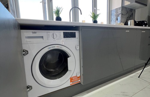 Waltham Cross House | New Build/Free Parking/EV charging/3 Bed 3 shower