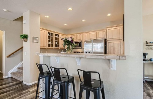 Commerce City House | NEW build near DIA w/King Bed, 20mins to downtown