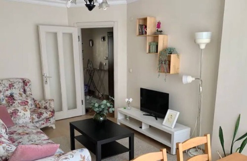 Atasehir Apartment | New building, fourth floor, 15 minutes to Kadikoy