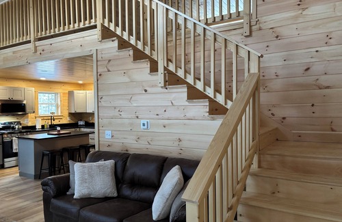 Rangeley Ski Chalet | New Built! 2025 Cozy 3-bedroom chalet with water access to Rangeley Lake