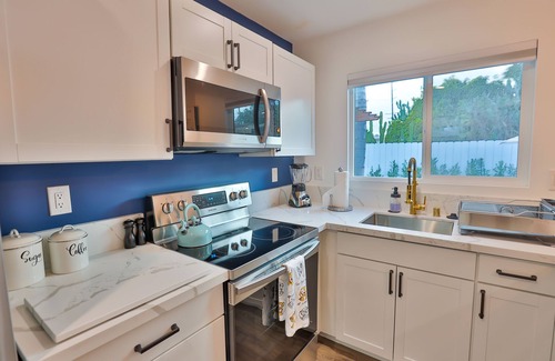 Pacific Beach House | New by the Beach, Hot Tub, Swing Bed, Parking, Working station, Grill, Pets