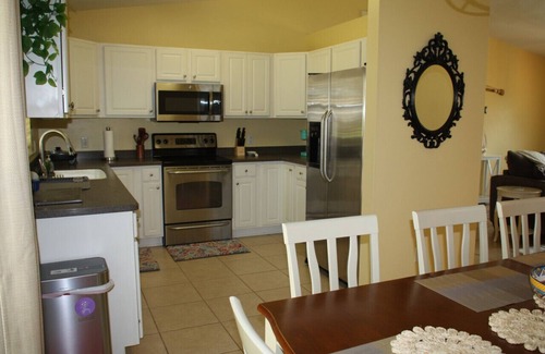 Crystal River House | NEW!Calming & Peaceful Retreat for R&R*Huge backyard* Minutes to Activities