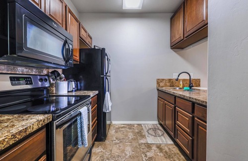 Twin Falls House | NEW! Canyon Trail Condo. Private. Full kitchen! ๐ CANโT BEAT THIS LOCATION! ๐