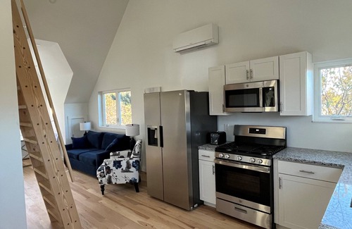 Wildwood Apartment | New charming 2-bedroom treetop apartment with WiFi, AC, playground, garage.