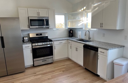 Wildwood Apartment | New charming 2-bedroom treetop apartment with WiFi, AC, playground, garage.