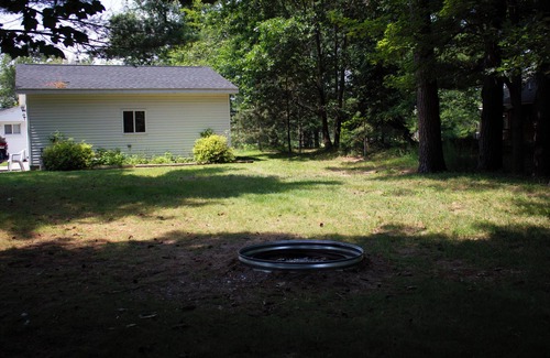 Northeastern Michigan House | NEW Charming 3-bedroom vacation house in East Tawas on Tawas Bay Point.