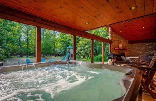Broken Bow Cabin | New! Charming Cabin! Spa-Firepit-Arcade Sleeps 6!