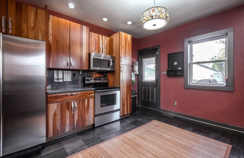 Prestonia House | NEW & Charming! Close to Everything -KY Fair & Expo Center and C/D 5-Star!