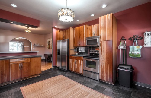 Prestonia House | NEW & Charming! Close to Everything -KY Fair & Expo Center and C/D 5-Star!