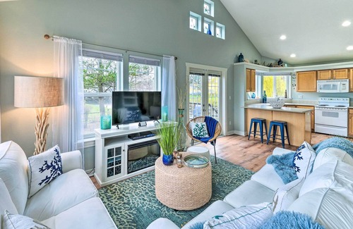 Birch Bay Cottage | NEW! Charming Cottage w/ Deck: Steps to Birch Bay!