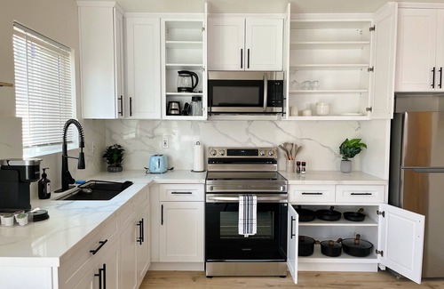 Riverside Apartment | New: Charming guest suite by UCR, Downtown & plazas