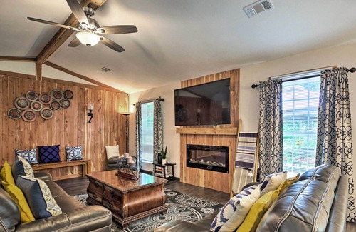 Roswell House | NEW! Clean, Cozy & Custom Family Home 25 Mi to ATL
