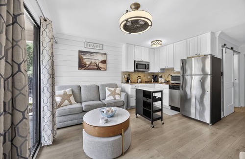 Hilton Head Island Condo | NEW Coligny/Forest Beach Condo! Sleeps 6!